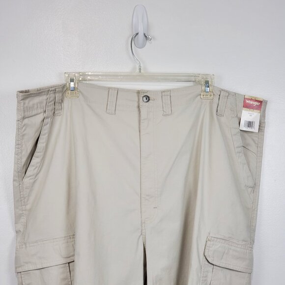 Wrangler Authentics Men's Tan Khaki Cargo Shorts NEW NWT Size 50 - Picture 2 of 14
